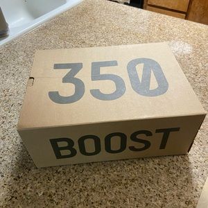 Yeezy Boost 350 size 9 in women’s size 7 men’s Grey/Borang